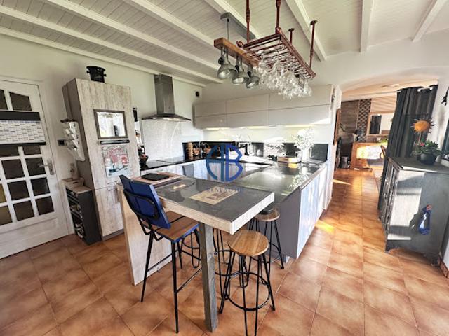 Vente Maison 7 pièces 211 m2 Colombe