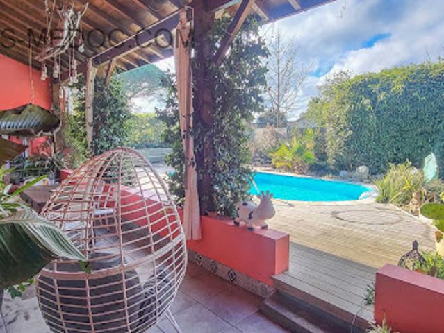 Vente Maison 7 pièces 227 m2 Queyrac