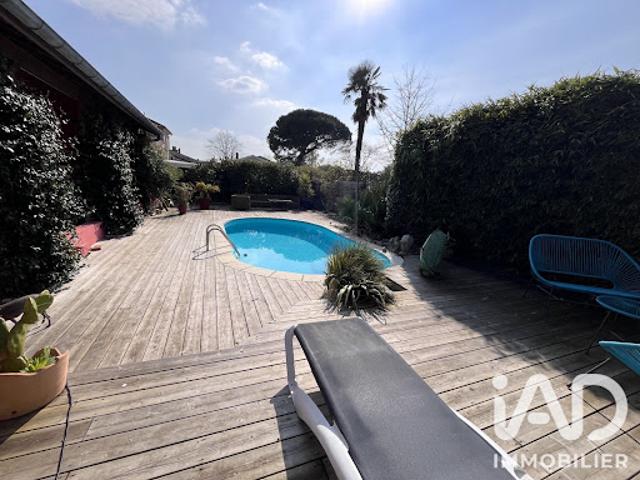 Vente Maison 7 pièces 227 m2 Queyrac