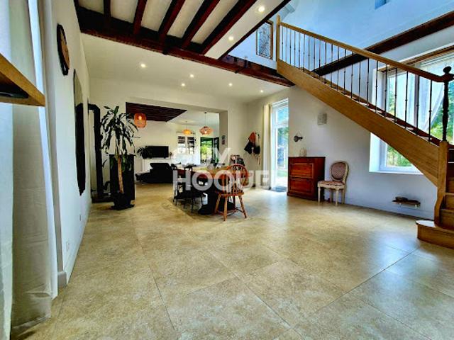 Vente Maison 7 pièces 220 m2 Neuville aux Bois
