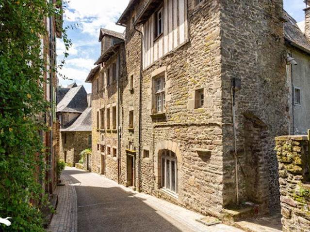 Vente Maison 7 pièces 220 m2 Uzerche
