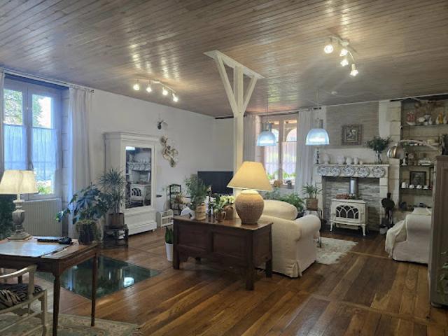 Vente Maison 7 pièces 220 m2 Villetoureix