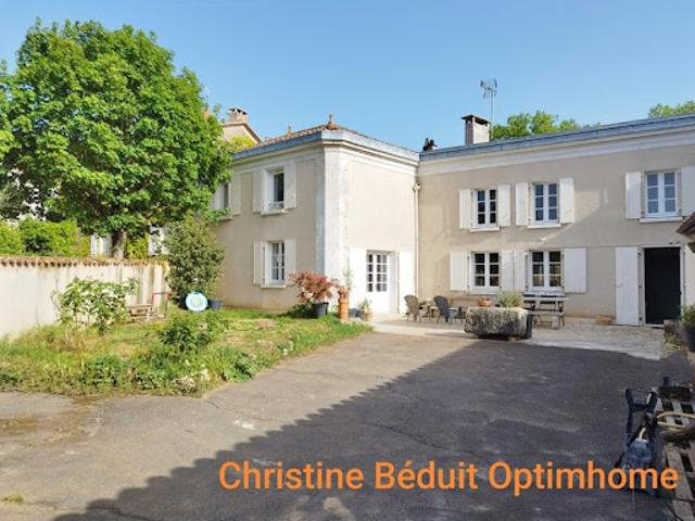 Vente Maison 7 pièces 223 m2 Chazelles