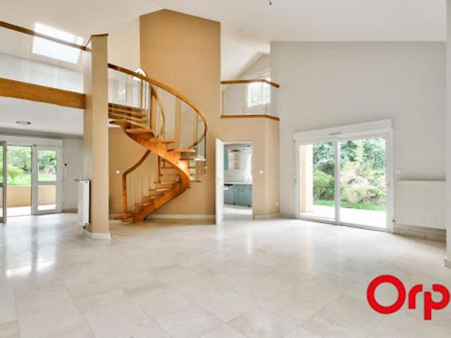 Vente Maison 7 pièces 223.56 m2 Miribel