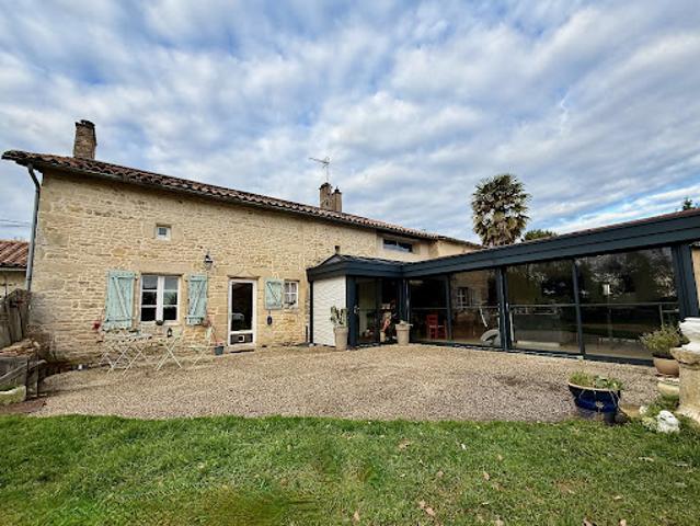 Vente Maison 7 pièces 234 m2 Saint Coutant