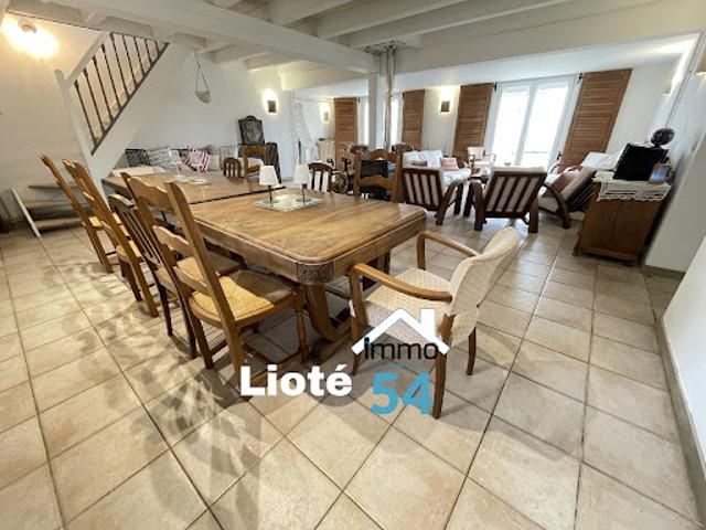 Vente Maison 7 pièces 234 m2 Vincey