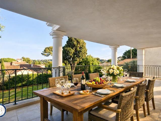 Vente Maison 7 pièces 230 m2 Antibes