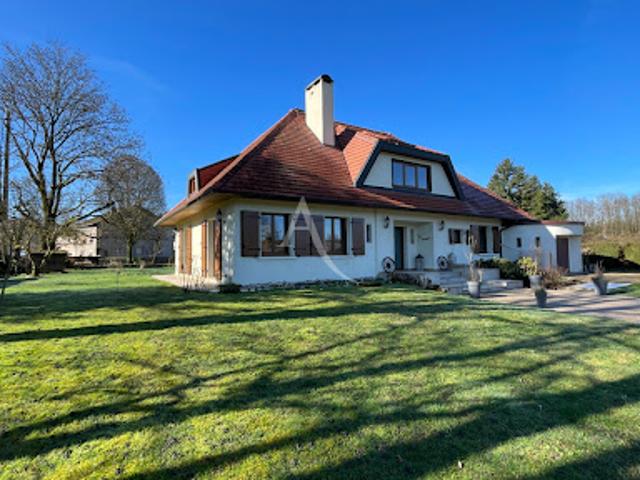 Vente Maison 7 pièces 230 m2 Lerrain