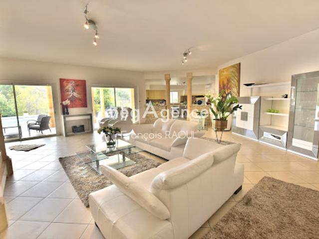 Vente Villa 7 pièces 230 m2 Vezac