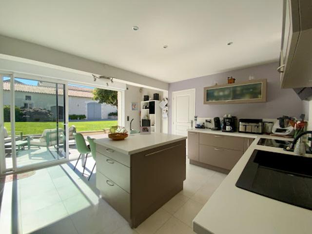 Vente Maison 7 pièces 245 m2 Jonzac