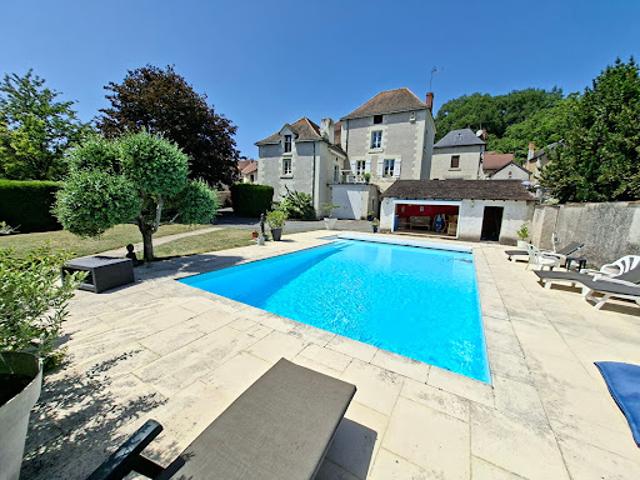 Vente Maison 7 pièces 246 m2 Dangé Saint Romain