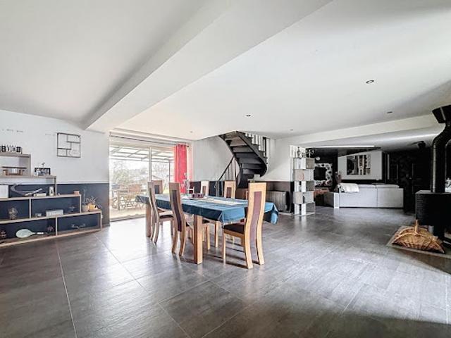 Vente Maison 7 pièces 240 m2 Neuvic