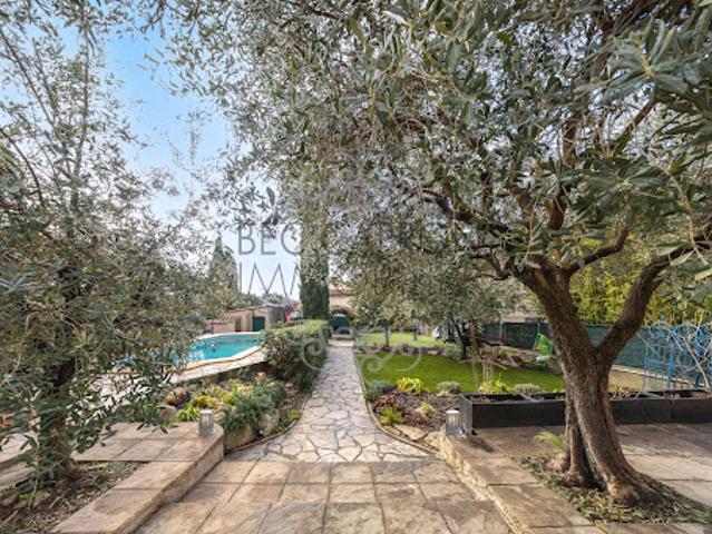 Vente Maison 7 pièces 240 m2 Aix en Provence