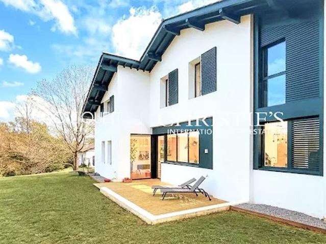 Vente Maison 7 pièces 240 m2 Arbonne