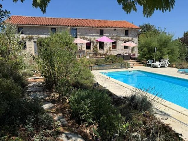 Vente Maison 7 pièces 240 m2 Civray