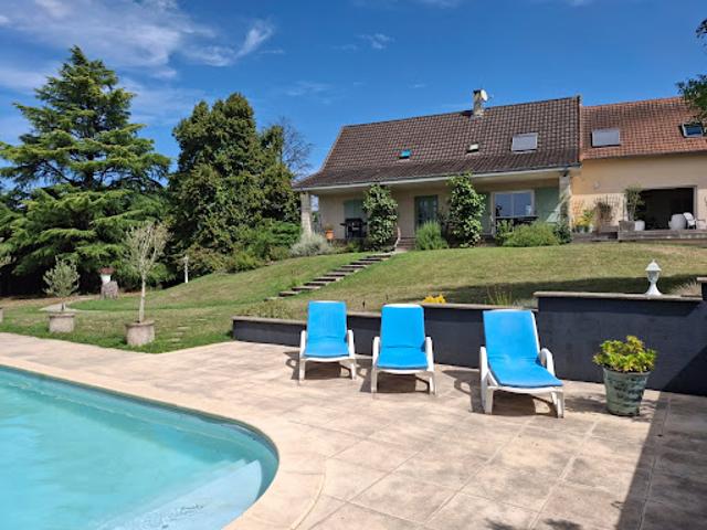 Vente Maison 7 pièces 240 m2 Figeac