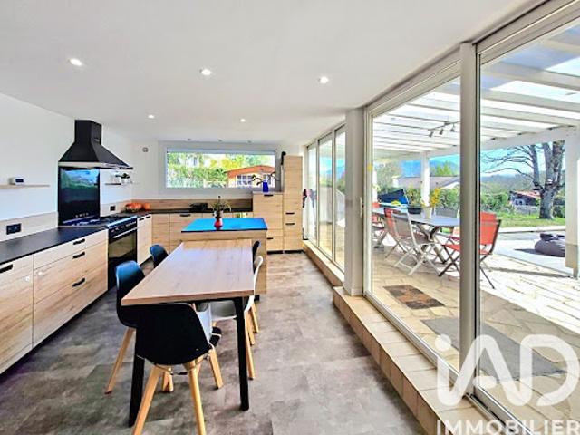 Vente Maison 7 pièces 240 m2 Injoux Génissiat
