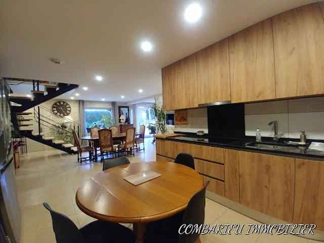 Vente Maison 7 pièces 240 m2 Lalbenque