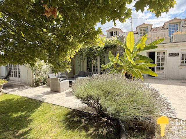 Vente Maison 7 pièces 240 m2 Semussac