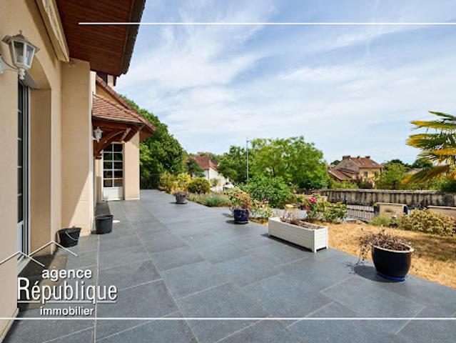 Vente Maison 7 pièces 240 m2 Talant