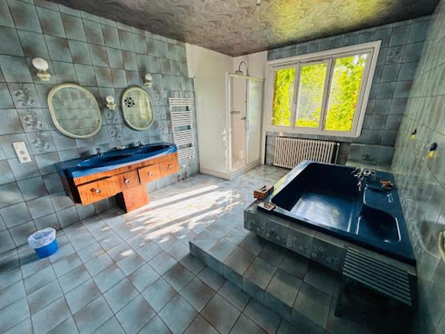 Vente Maison 7 pièces 240 m2 Venissieux