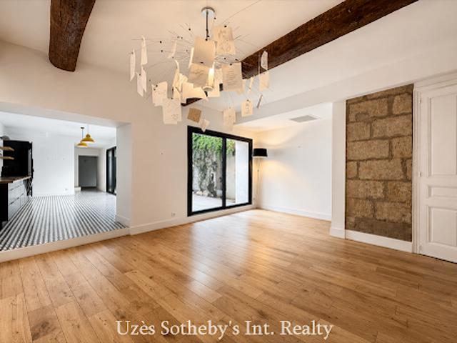 Vente Maison 7 pièces 243 m2 Nimes