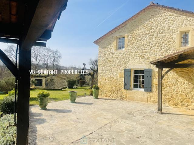Vente Maison 7 pièces 257 m2 Sauveterre de Guyenne