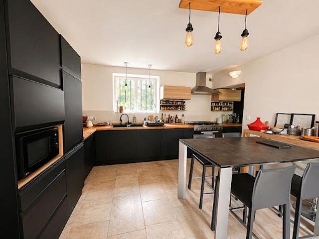 Vente Maison 7 pièces 250 m2 Taulignan