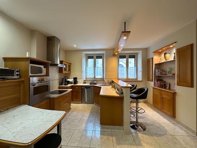 Vente Maison 7 pièces 250 m2 Yvré le Pôlin