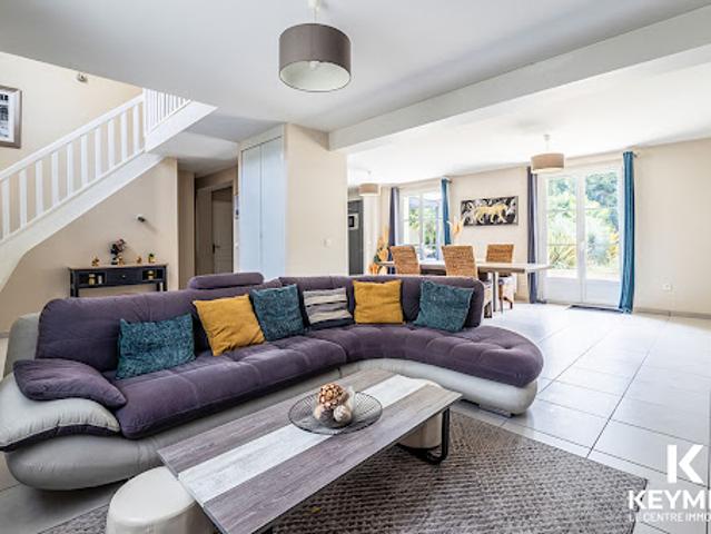Vente Maison 7 pièces 252 m2 Le Mesnil en Thelle