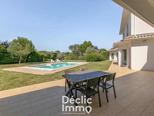 Vente Maison 7 pièces 260 m2 Latresne
