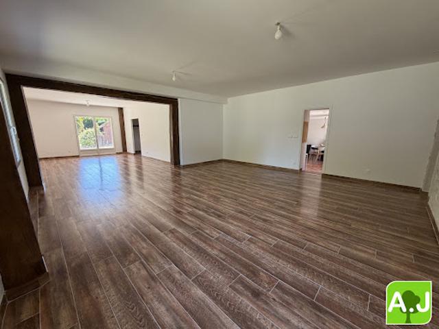 Vente Maison 7 pièces 261 m2 Bréval