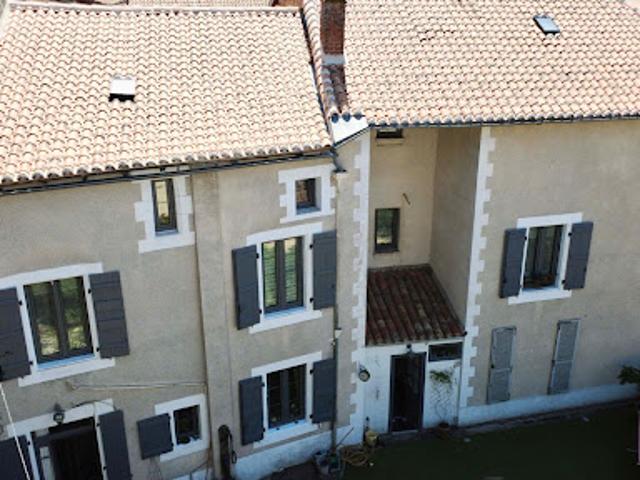 Vente Maison 7 pièces 262 m2 Confolens