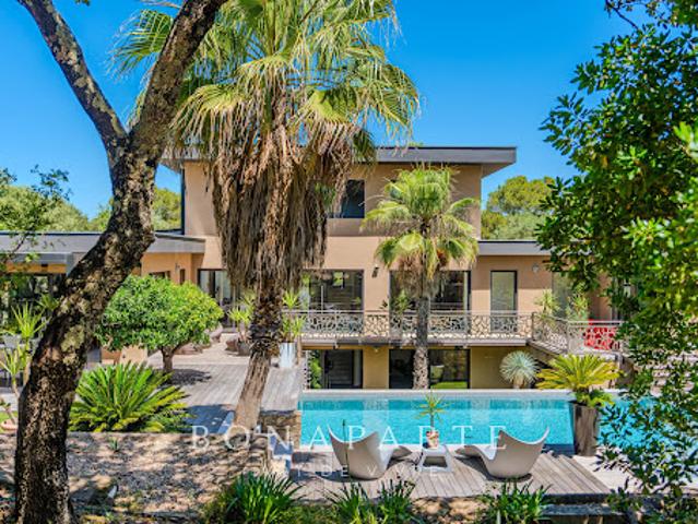 Vente Maison 7 pièces 490 m2 Nimes
