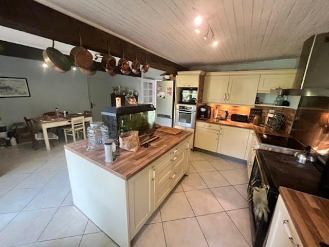 Vente Maison 7 pièces 272 m2 Lacassagne