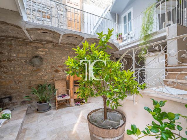 Vente Maison 7 pièces 272 m2 Lablachère