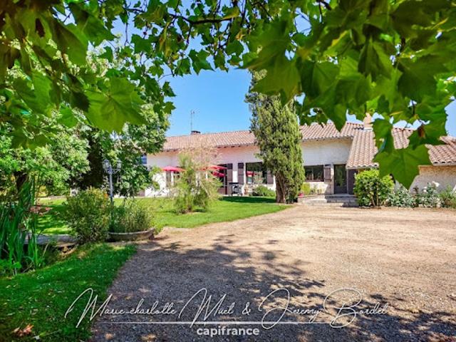 Vente Maison 7 pièces 273 m2 Saint Bénigne