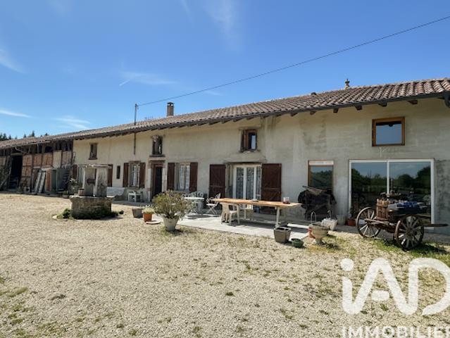 Vente Maison 7 pièces 285 m2 Saint Etienne du Bois