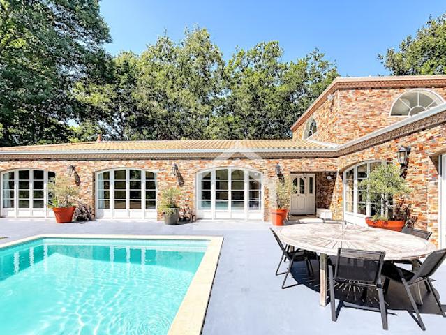 Vente Maison 7 pièces 283 m2 Le Pian Médoc