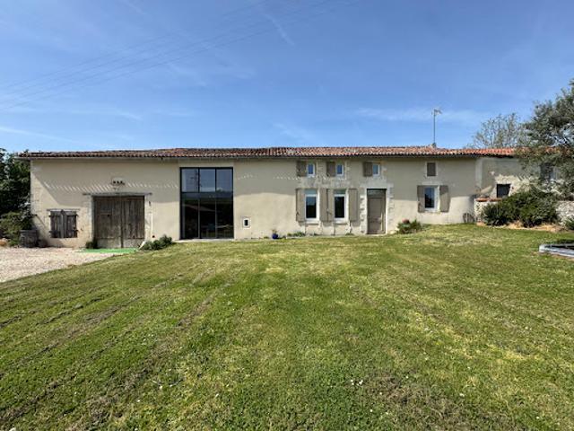 Vente Maison 7 pièces 292 m2 Salles de Barbezieux