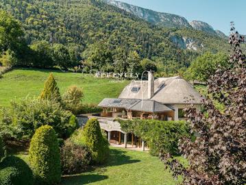Vente Maison 7 pièces 312.74 m2 Lathuile