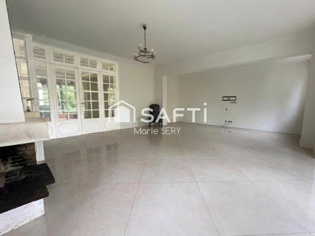 Vente Maison 7 pièces 327 m2 Etrépagny