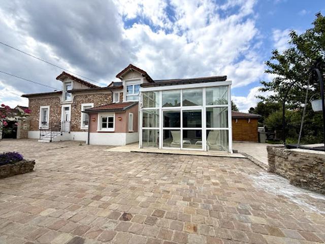Vente Maison 7 pièces 320 m2 Combs la Ville