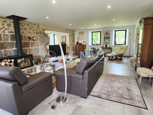 Vente Maison 7 pièces 388 m2 Saint Bonnet le Château