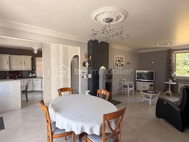 Vente maison 7 pièces Saint Pierre la Cour 53
