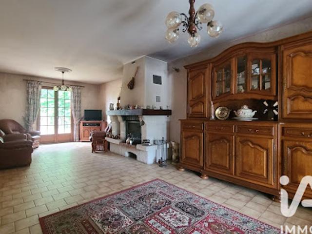 Vente Maison 4 pièces 106 m2 Vernoil le Fourrier