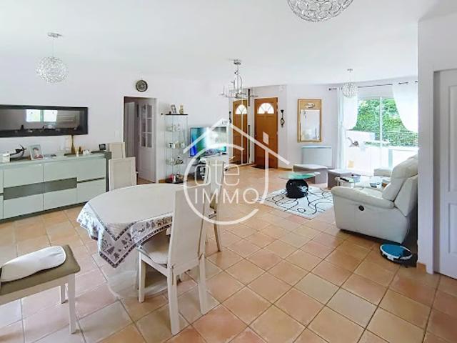 Vente Maison 4 pièces 101 m2 Saint Pierre d'Eyraud