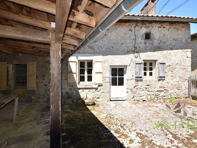 Vente Maison 19 pièces 289 m2 Montbron
