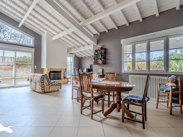 Vente Maison 4 pièces 125 m2 Léognan