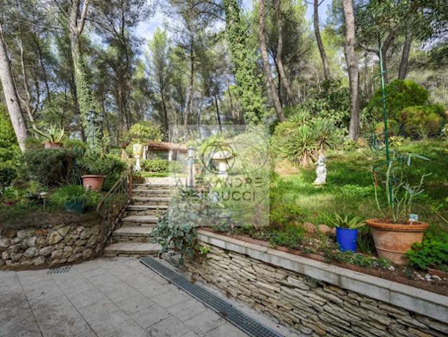 Vente Maison 4 pièces 139 m2 Simiane Collongue
